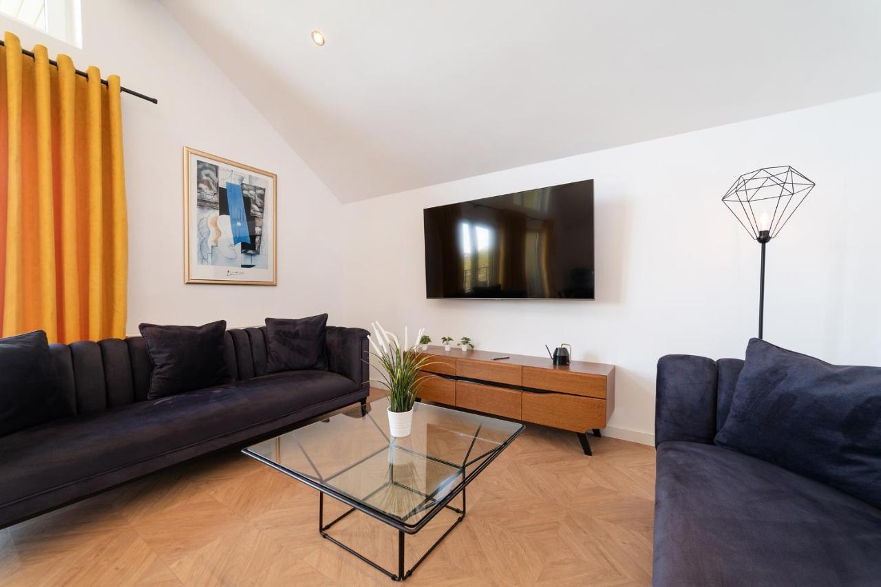 Penthouse Homestay *